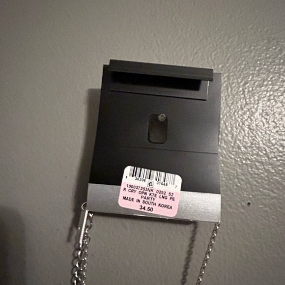 NWT INC Silver Layered Crystal Leaf Leaves 16” Long Necklace! - Picture 8 of 8